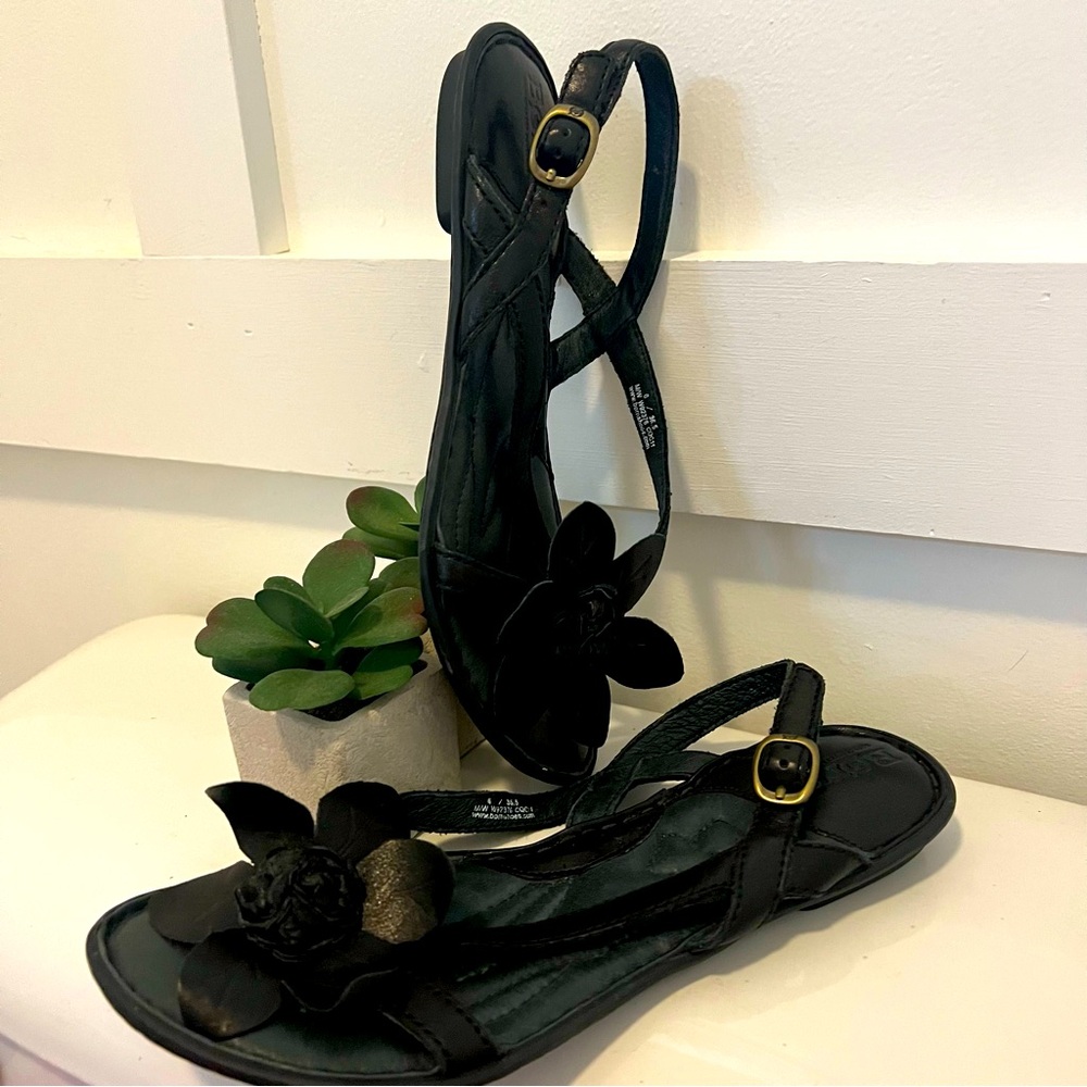 BORN•Flat Leather Sandals•BLACK with Leather Flower Detail•SIZE 6 - Picture 4 of 16
